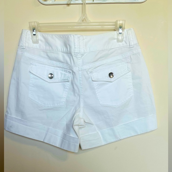 White House Black Market Mid-Rise Pret-A-Play Shorts , new without tag. - Picture 2 of 8